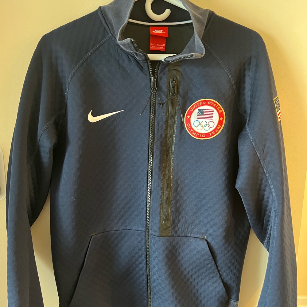 Mens Nike Jacket. Size: Medium